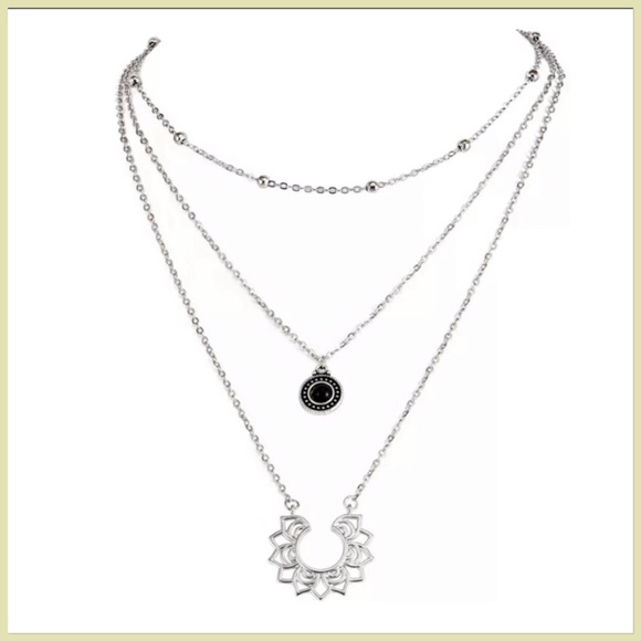 Lotus Multilayered necklace - Picture 11 of 13
